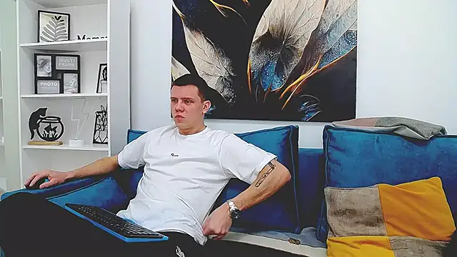 Ryker Seen online show from March 22, 2025, 6:33 am