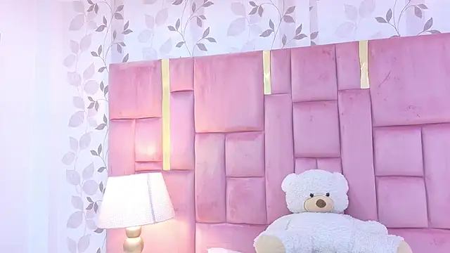 Snapshot of ArianaFranco chatting on May 16, 2026, 7:57 pm ArianaFranco online show from May 16, 2026, 7:57 pm
