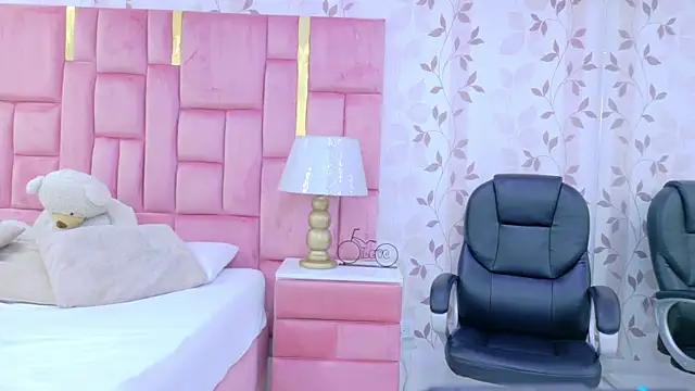 Snapshot of ArianaFranco chatting on May 9, 2026, 10:35 pm ArianaFranco online show from May 9, 2026, 10:35 pm