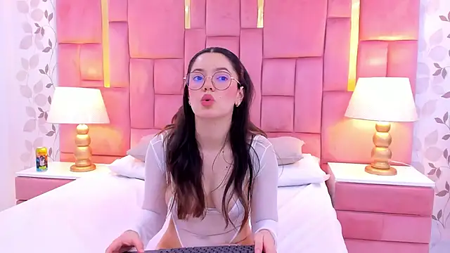 Snapshot of ArianaFranco chatting on November 19, 2025, 4:40 pm ArianaFranco online show from November 19, 2025, 4:40 pm