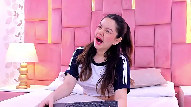 Snapshot of ArianaFranco chatting on November 1, 2025, 1:49 pm ArianaFranco online show from November 1, 2025, 1:49 pm