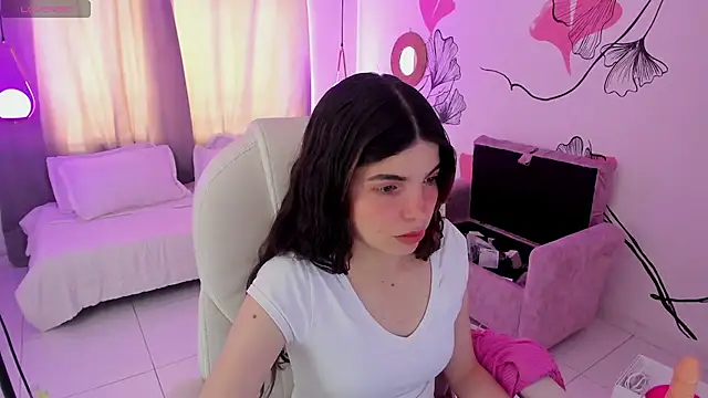 Isabela Fiorelli online show from May 11, 2026, 2:45 pm