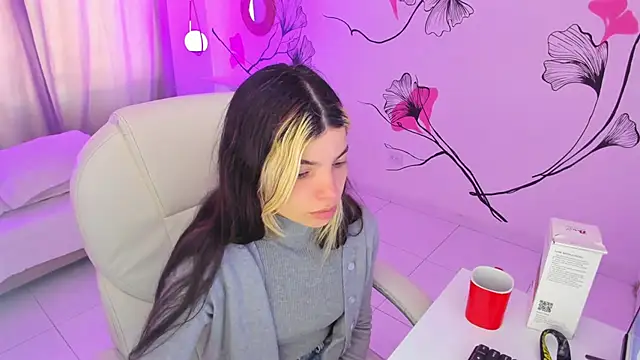 Isabela Fiorelli online show from November 21, 2025, 1:32 pm