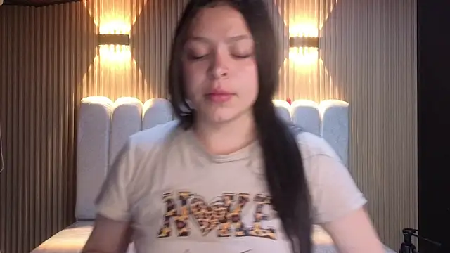 Cute Angell  online show from April 28, 2026, 2:27 am