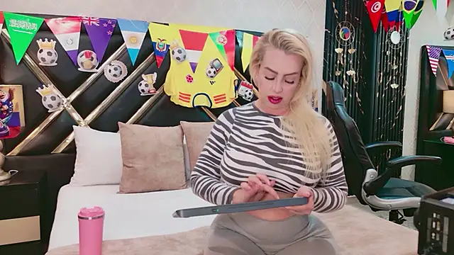 SophieWinsloow online show from July 2, 2026, 12:22 pm