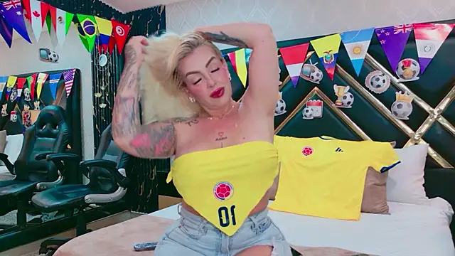 SophieWinsloow online show from July 7, 2026, 12:20 pm