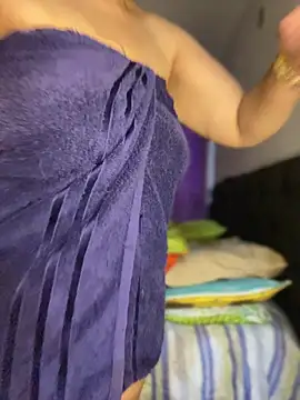 Snapshot of Carola-Ross chatting on June 17, 2026, 12:26 pm Carola-Ross online show from June 17, 2026, 12:26 pm