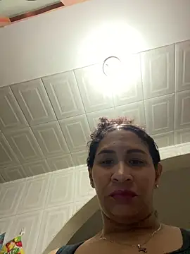 Carola-Ross online show from April 25, 2026, 3:31 pm
