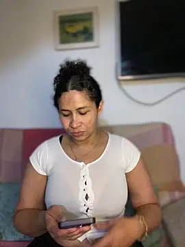 Snapshot of Carola-Ross chatting on May 22, 2026, 1:53 pm Carola-Ross online show from May 22, 2026, 1:53 pm