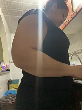 Snapshot of Carola-Ross chatting on May 24, 2026, 1:44 pm Carola-Ross online show from May 24, 2026, 1:44 pm