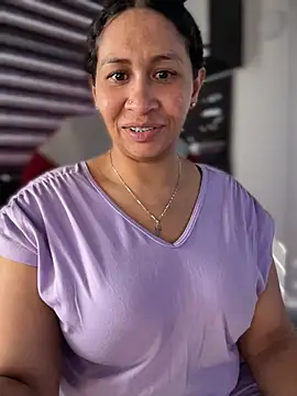 Snapshot of Carola-Ross chatting on May 9, 2026, 1:58 pm Carola-Ross online show from May 9, 2026, 1:58 pm