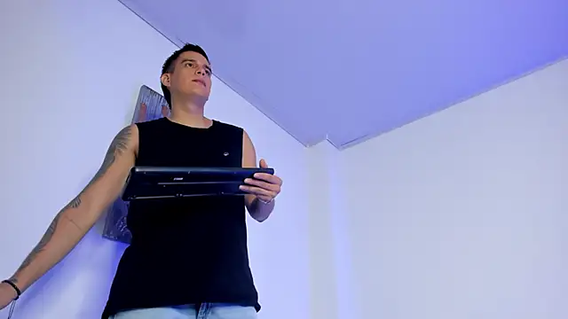 hugosan12 online show from March 13, 2026, 4:34 pm