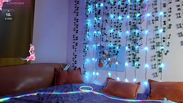 Snapshot of EvelinaLuu chatting on November 27, 2025, 2:23 am EvelinaLuu online show from November 27, 2025, 2:23 am