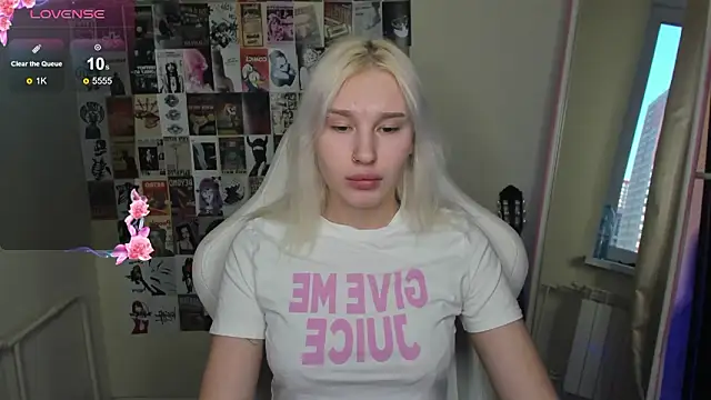 Snapshot of EvelinaLuu chatting on February 26, 2026, 11:54 am EvelinaLuu online show from February 26, 2026, 11:54 am