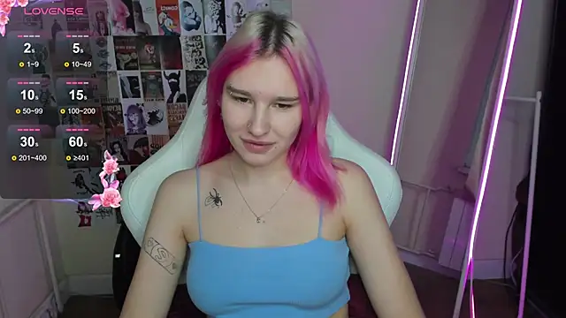 Snapshot of EvelinaLuu chatting on December 3, 2025, 2:34 am EvelinaLuu online show from December 3, 2025, 2:34 am