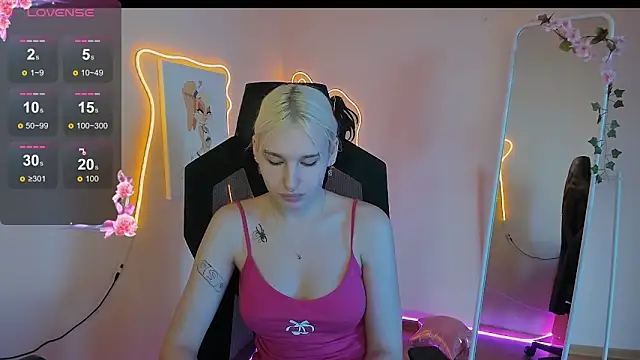 EvelinaLuu online show from April 22, 2026, 1:56 am