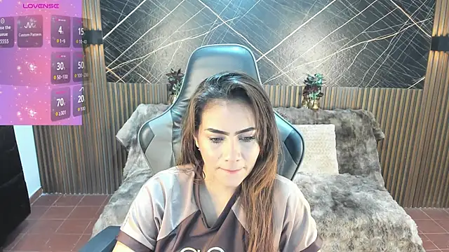 Snapshot of Holly_22 chatting on July 21, 2026, 11:33 am Holly 22 online show from July 21, 2026, 11:33 am