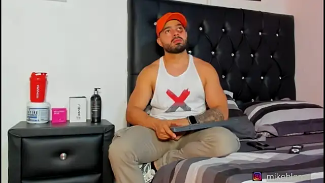 Snapshot of mikeblaree chatting on March 14, 2026, 5:30 pm mikeblaree online show from March 14, 2026, 5:30 pm