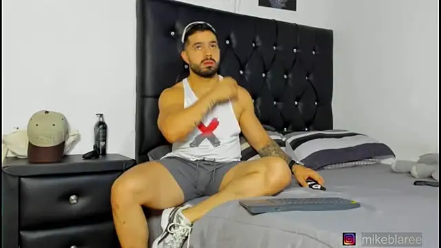 Snapshot of mikeblaree chatting on March 17, 2026, 5:49 pm mikeblaree online show from March 17, 2026, 5:49 pm