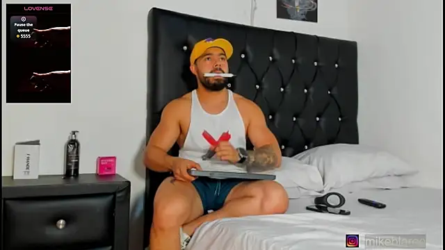 Snapshot of mikeblaree chatting on February 18, 2026, 8:27 pm mikeblaree online show from February 18, 2026, 8:27 pm