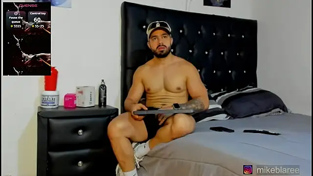 Snapshot of mikeblaree chatting on March 19, 2026, 6:52 pm mikeblaree online show from March 19, 2026, 6:52 pm