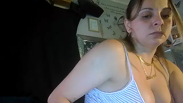 Snapshot of ShysluutGia chatting on May 25, 2026, 6:28 pm ShysluutGia online show from May 25, 2026, 6:28 pm