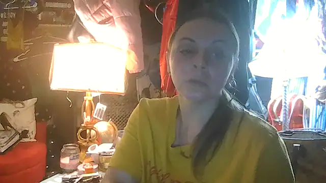 Snapshot of ShysluutGia chatting on May 10, 2026, 6:28 am ShysluutGia online show from May 10, 2026, 6:28 am