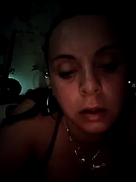 Snapshot of ShysluutGia chatting on October 31, 2025, 8:55 am ShysluutGia online show from October 31, 2025, 8:55 am