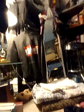 Snapshot of ShysluutGia chatting on November 24, 2025, 11:27 pm ShysluutGia online show from November 24, 2025, 11:27 pm