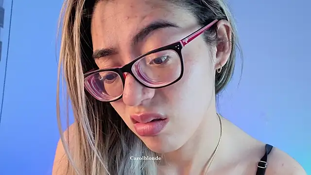 Snapshot of Carolblonde chatting on June 25, 2026, 10:37 pm Carolblonde online show from June 25, 2026, 10:37 pm