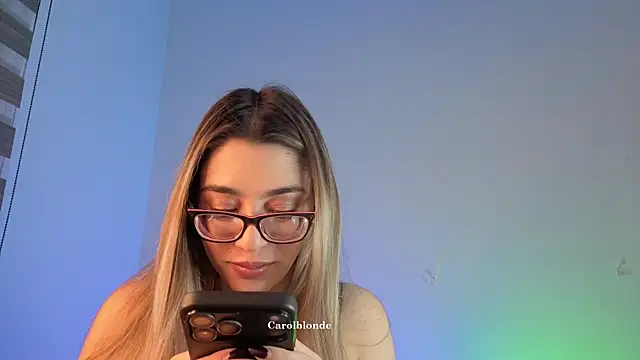 Snapshot of Carolblonde chatting on August 5, 2026, 5:23 am Carolblonde online show from August 5, 2026, 5:23 am
