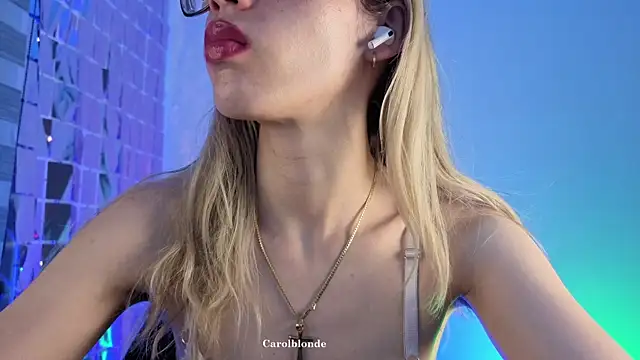 Snapshot of Carolblonde chatting on November 11, 2025, 9:37 am Carolblonde online show from November 11, 2025, 9:37 am