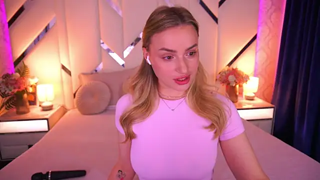 Snapshot of LindsieGreyy chatting on May 3, 2026, 6:29 am LindsieGreyy online show from May 3, 2026, 6:29 am