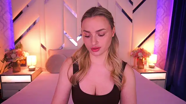 Snapshot of LindsieGreyy chatting on April 27, 2026, 6:55 am LindsieGreyy online show from April 27, 2026, 6:55 am