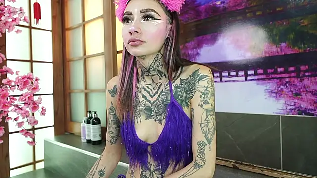 Snapshot of miss___angel chatting on November 12, 2025, 6:01 pm miss angel online show from November 12, 2025, 6:01 pm