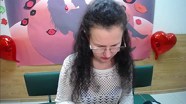 Snapshot of Miroslava_Happi chatting on October 20, 2025, 6:37 am Miroslava Happi online show from October 20, 2025, 6:37 am