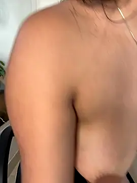  JuliSweet  online show from November 28, 2025, 12:49 pm