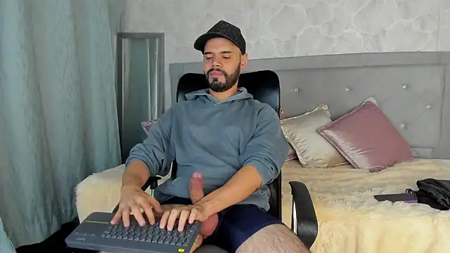 Luke Diaz7 online show from March 4, 2025, 3:44 am