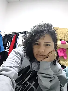 saralovens online show from November 2, 2025, 1:43 am