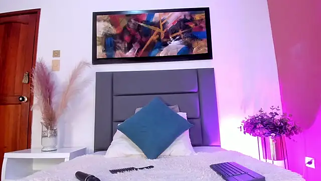 Snapshot of MiaHertz chatting on November 30, 2025, 3:13 pm MiaHertz online show from November 30, 2025, 3:13 pm