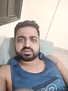 Snapshot of Vij717 chatting on October 16, 2025, 5:43 pm Vij717 online show from October 16, 2025, 5:43 pm