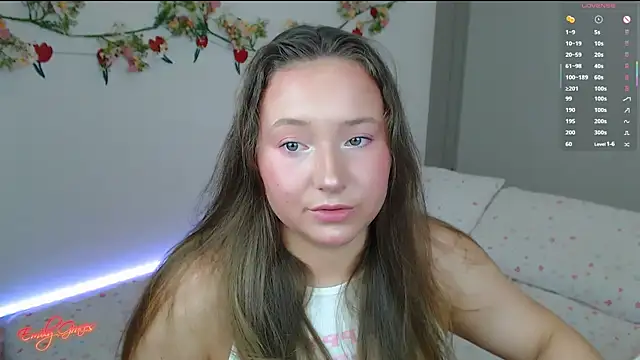 Snapshot of EmilyxxGraces chatting on April 17, 2026, 10:01 pm EmilyxxGraces online show from April 17, 2026, 10:01 pm