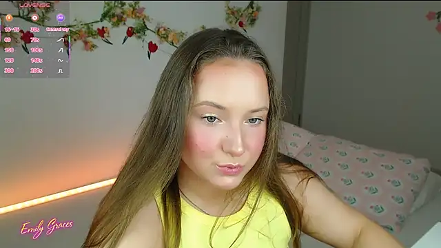 Snapshot of EmilyxxGraces chatting on May 26, 2026, 12:53 am EmilyxxGraces online show from May 26, 2026, 12:53 am