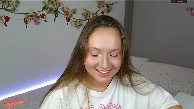 Snapshot of EmilyxxGraces chatting on April 16, 2026, 10:23 pm EmilyxxGraces online show from April 16, 2026, 10:23 pm