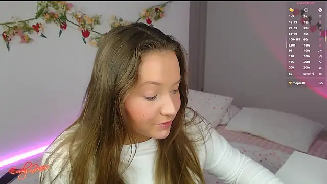 Snapshot of EmilyxxGraces chatting on April 21, 2026, 1:42 am EmilyxxGraces online show from April 21, 2026, 1:42 am