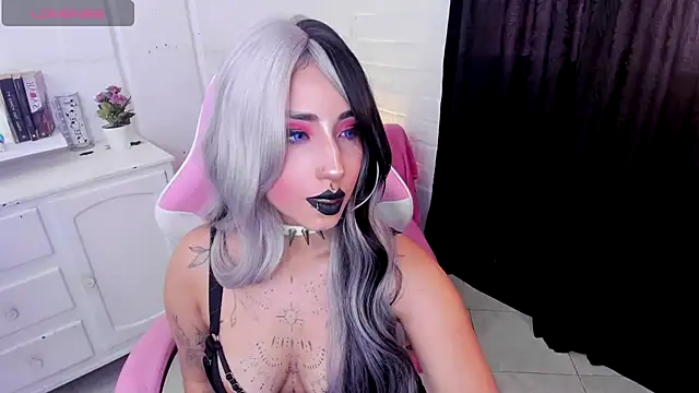 Snapshot of Nyx_Blackmoon chatting on October 11, 2025, 4:08 pm Nyx Blackmoon online show from October 11, 2025, 4:08 pm