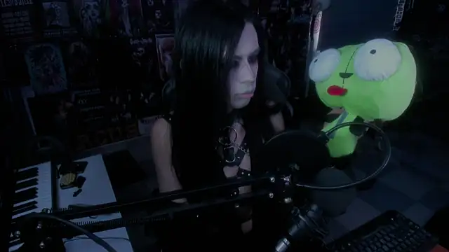 Snapshot of rotten_dreams chatting on February 19, 2025, 4:44 pm rotten dreams online show from February 19, 2025, 4:44 pm