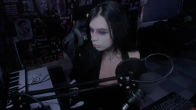 Snapshot of rotten_dreams chatting on February 18, 2025, 10:47 pm rotten dreams online show from February 18, 2025, 10:47 pm