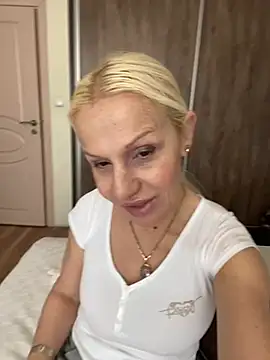 DeboraXporn online show from May 1, 2026, 6:18 am