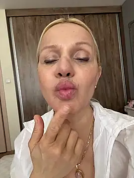 DeboraXporn online show from May 7, 2026, 8:39 am